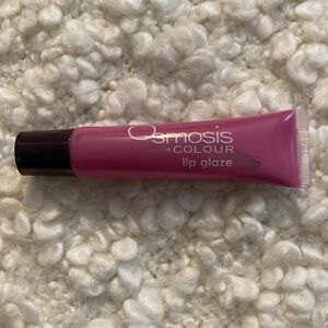 Osmosis Lip Glaze
Shade is Flirt
NWT
